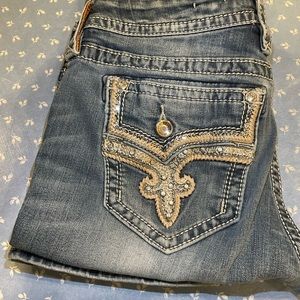 Rock Revival 32 “Betty-Straight”